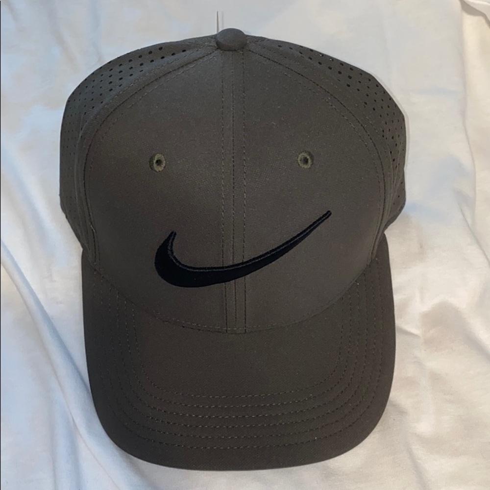 Nike Olive Training Hat